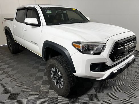 Used 2016 Toyota Tacoma TRD Off-Road w/ Towing Package AWD/4WD image 3