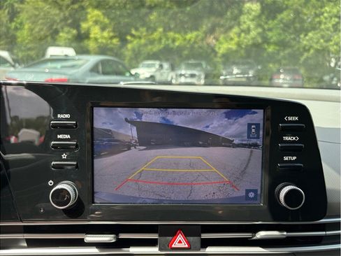 Used 2022 Hyundai Elantra SEL w/ Convenience + Premium Package FWD image 29