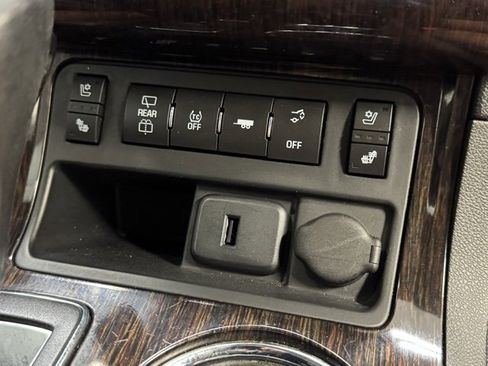 Used 2016 Chevrolet Traverse LTZ image 25