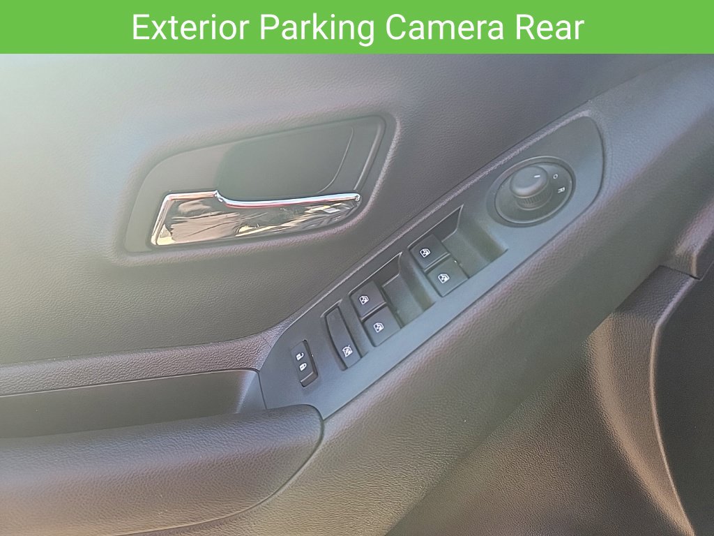 Used 2020 Chevrolet Trax LT w/ Sun & Sound Package FWD image 25