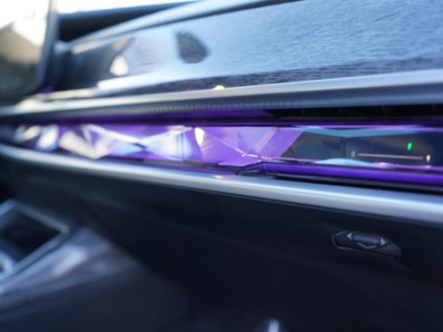 Used 2024 BMW 740i xDrive image 76