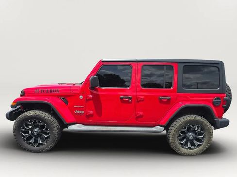 Used 2019 Jeep Wrangler Unlimited Sahara AWD/4WD image 2