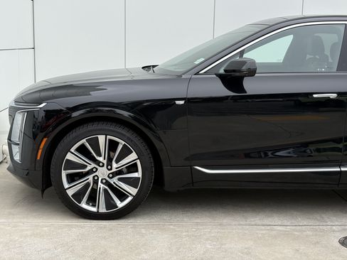 Used 2024 Cadillac Lyriq Luxury w/ LPO, Floor Liner Package AWD/4WD image 5