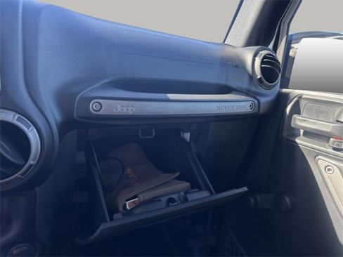 Used 2018 Jeep Wrangler Sport image 23