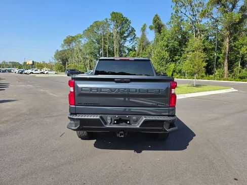 Used 2021 Chevrolet Silverado 1500 Custom Trail Boss w/ LPO, Dark Essentials Package AWD/4WD image 9