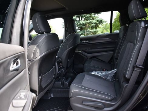 Used 2025 Jeep Grand Cherokee L Laredo w/ Luxury Tech Group I AWD/4WD image 25