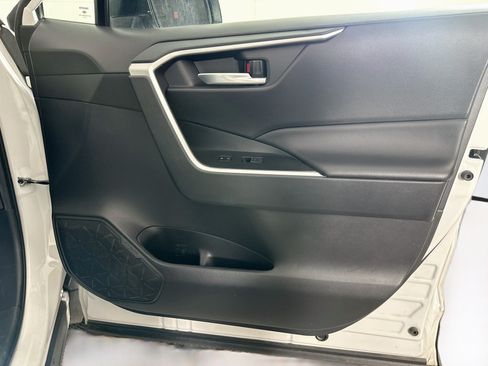 Used 2024 Toyota RAV4 XLE FWD image 30