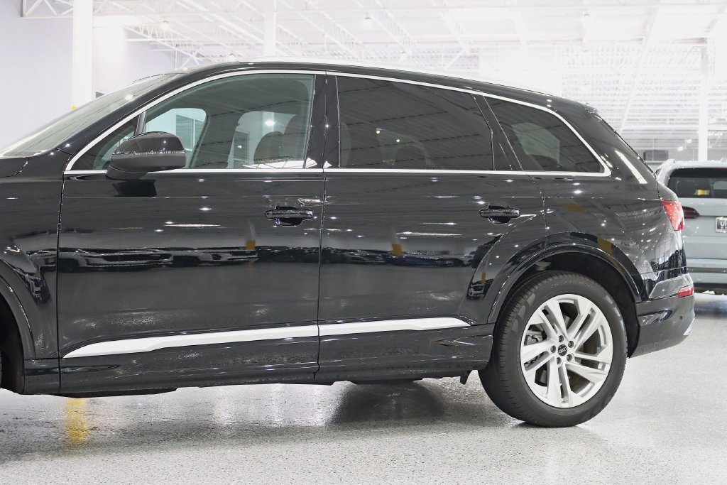 Used 2023 Audi Q7 3.0T Premium w/ Convenience Package AWD/4WD image 3