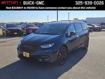 Used 2025 Chrysler Pacifica Limited