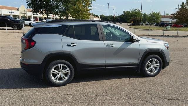 Certified 2023 GMC Terrain SLE w/ Driver Convenience Package AWD/4WD image 9