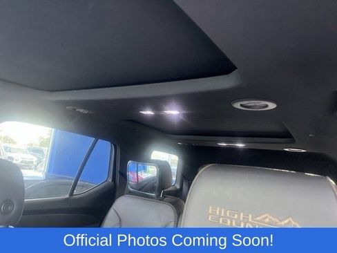 Used 2023 Chevrolet Traverse High Country FWD image 6