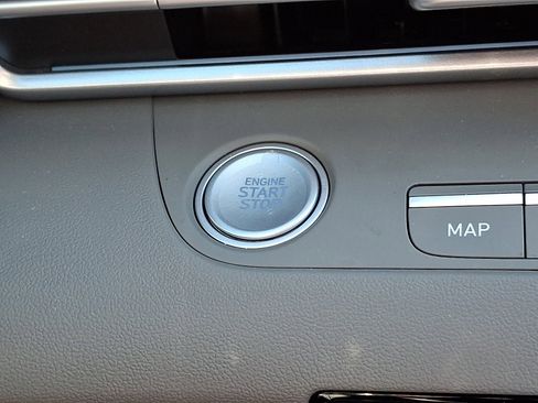 Certified 2025 Hyundai Elantra SEL FWD image 24