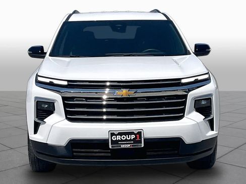 Used 2026 Chevrolet Traverse LT FWD image 4