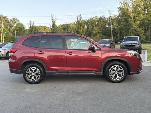 Used 2023 Subaru Forester Premium AWD/4WD image 2