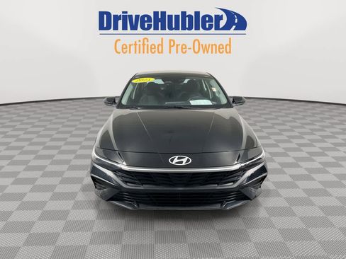 Used 2025 Hyundai Elantra SE image 3