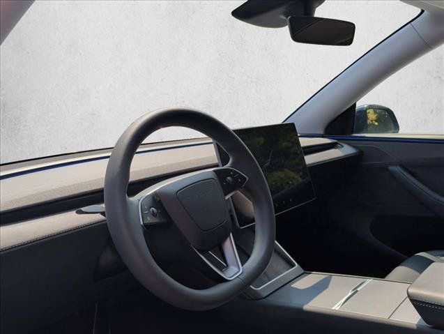 Used 2026 Tesla Model Y 2WD image 9