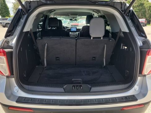 Used 2022 Ford Explorer XLT w/ Equipment Group 202A RWD image 10
