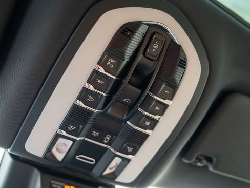 Used 2025 Porsche Macan image 22