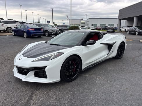Used 2025 Chevrolet Corvette Z06 RWD image 4
