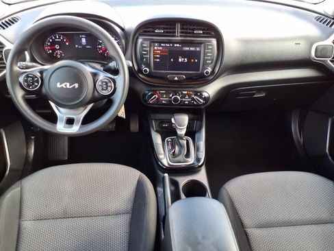 Used 2022 Kia Soul LX w/ Technology Package FWD image 4
