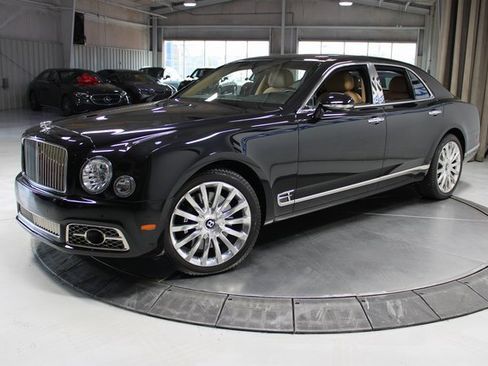 Used 2017 Bentley Mulsanne image 3