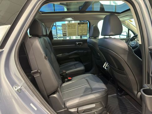Used 2025 Kia Sorento EX w/ Panoramic Sunroof Package image 22