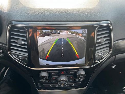 Used 2021 Jeep Grand Cherokee Laredo X image 26