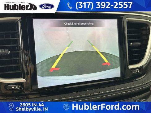 Used 2024 Chrysler Pacifica Limited FWD image 17