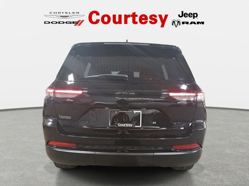 Certified 2023 Jeep Grand Cherokee Limited w/ Black Appearance Package image 4
