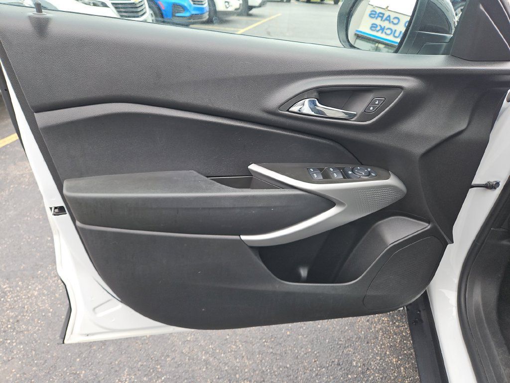 Used 2024 Chevrolet Trax RS FWD image 21
