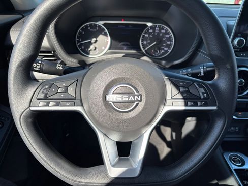 Used 2025 Nissan Sentra SV FWD image 25