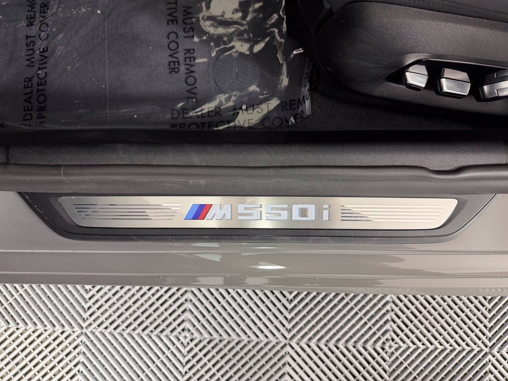 Used 2022 BMW M550i xDrive AWD/4WD image 20