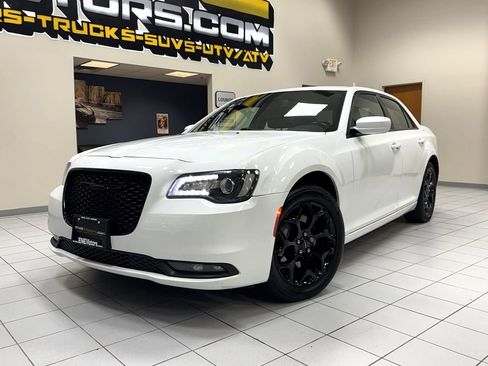 Used 2017 Chrysler 300 S image 58