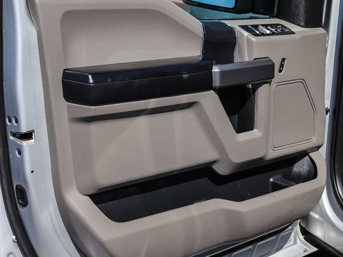 Used 2015 Ford F150 XLT RWD image 26