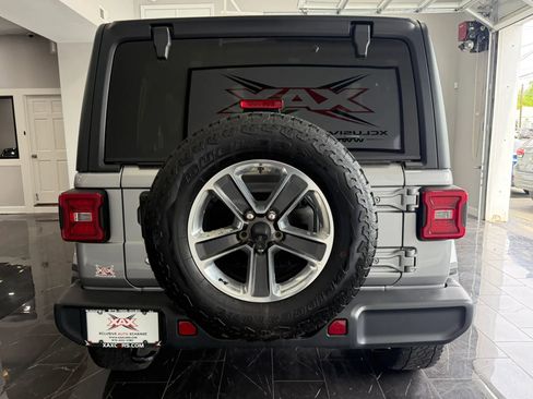 Used 2018 Jeep Wrangler Unlimited Sahara w/ Cold Weather Group AWD/4WD image 5
