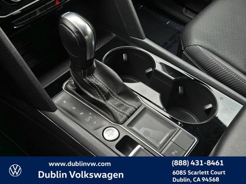 Certified 2023 Volkswagen Atlas Cross Sport SE w/ Panoramic Sunroof Package FWD image 18