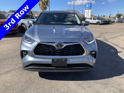 Used 2024 Toyota Highlander Limited image 2