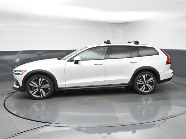 Used 2024 Volvo V60 B5 Cross Country Plus w/ Protection Package Premier AWD/4WD image 4