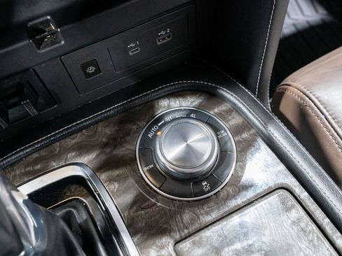 Used 2021 Nissan Armada Platinum image 25