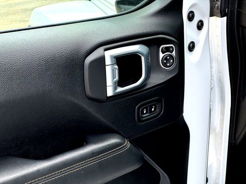 Used 2022 Jeep Gladiator Overland image 12