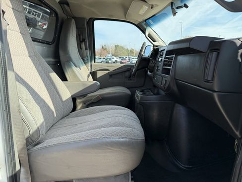 Used 2016 GMC Savana 2500 Extended image 8