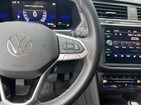 Certified 2023 Volkswagen Tiguan SE w/ Panoramic Sunroof Package AWD/4WD image 18