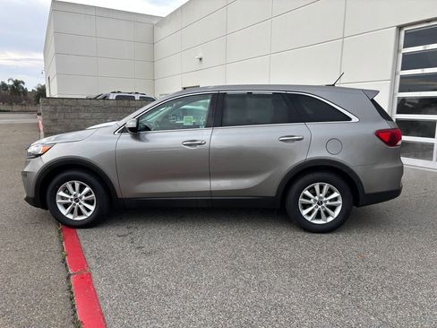 Used 2019 Kia Sorento LX image 8