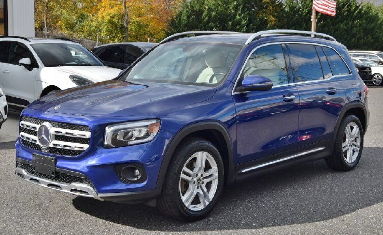 Used 2021 Mercedes-Benz GLB 250 4MATIC w/ Premium Package image 2