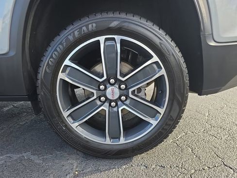 Used 2023 GMC Acadia SLT w/ Preferred Package image 36