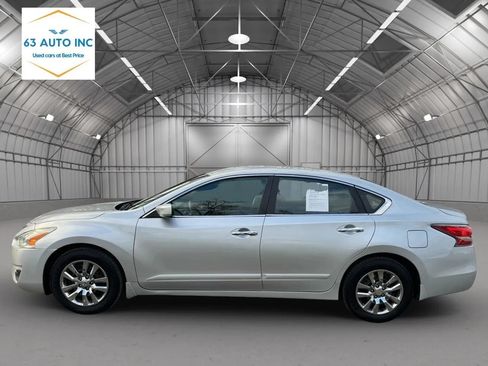 Used 2015 Nissan Altima 2.5 S w/ Power Driver Seat Package FWD image 2