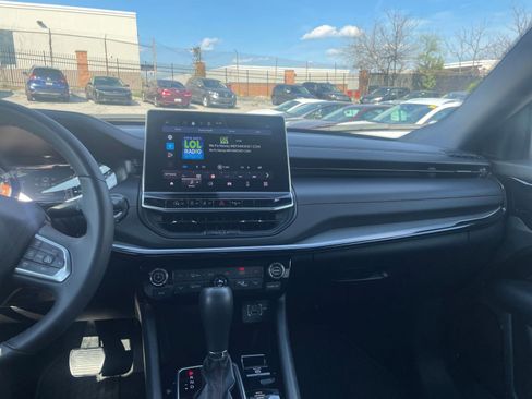 Used 2025 Jeep Compass Trailhawk image 32