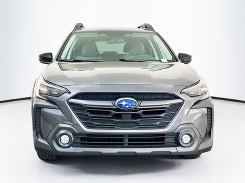 Used 2025 Subaru Outback Premium image 2
