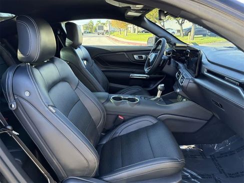 Used 2025 Ford Mustang GT Premium image 32