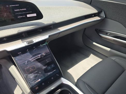 Used 2025 Lucid Air Pure RWD image 8